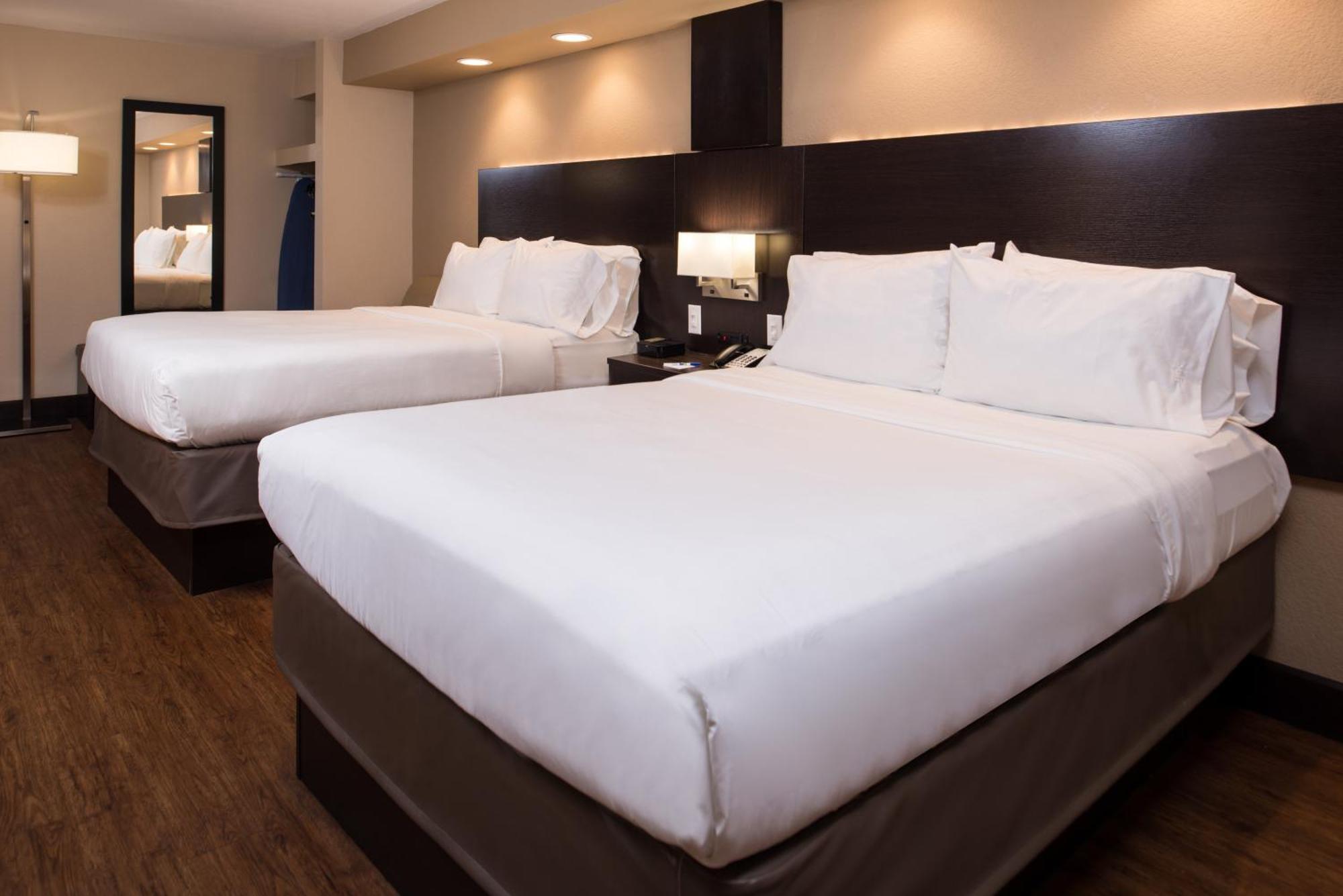Holiday Inn Express & Suites San Antonio Medical - Six Flags By Ihg Exterior foto