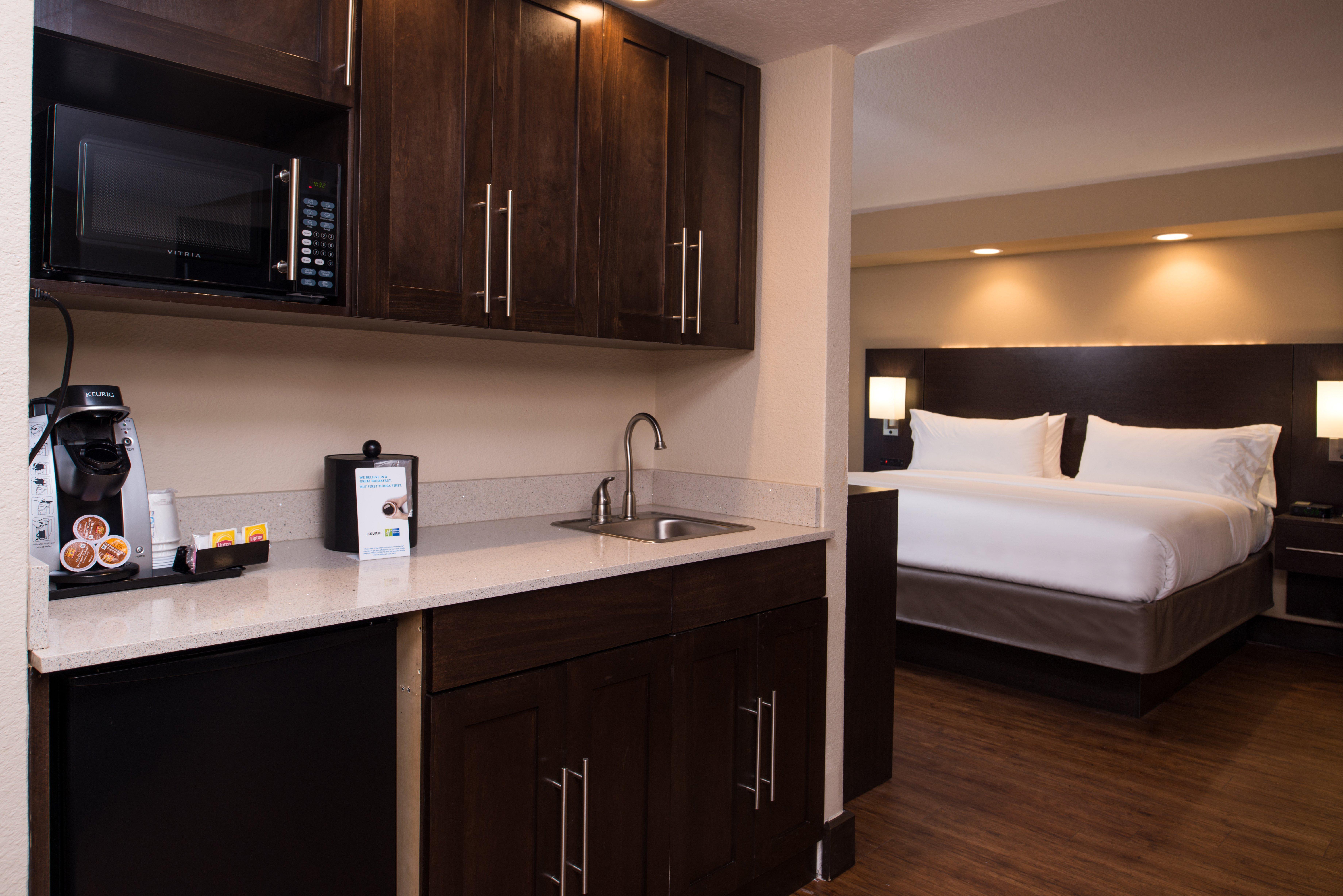 Holiday Inn Express & Suites San Antonio Medical - Six Flags By Ihg Exterior foto