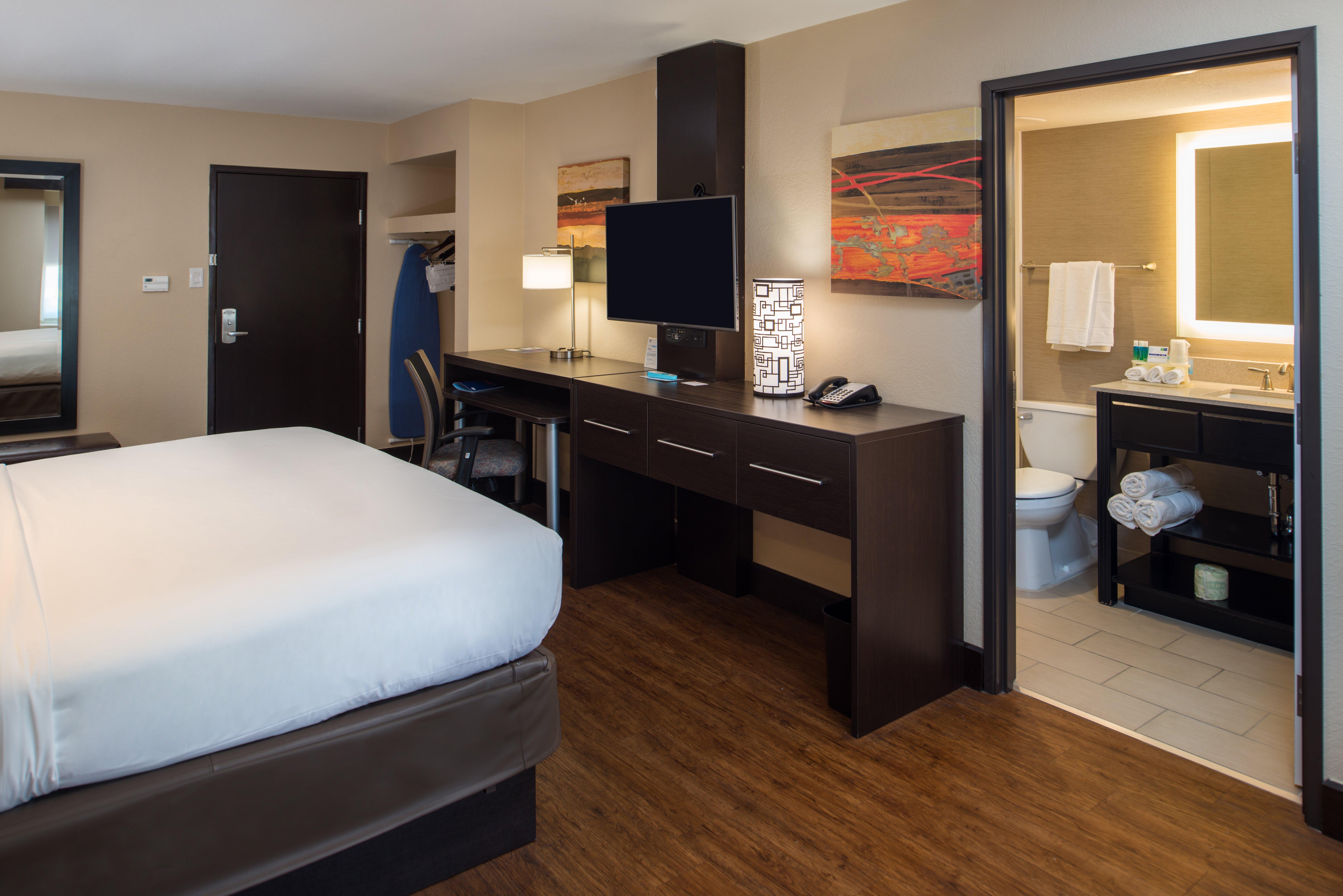 Holiday Inn Express & Suites San Antonio Medical - Six Flags By Ihg Exterior foto