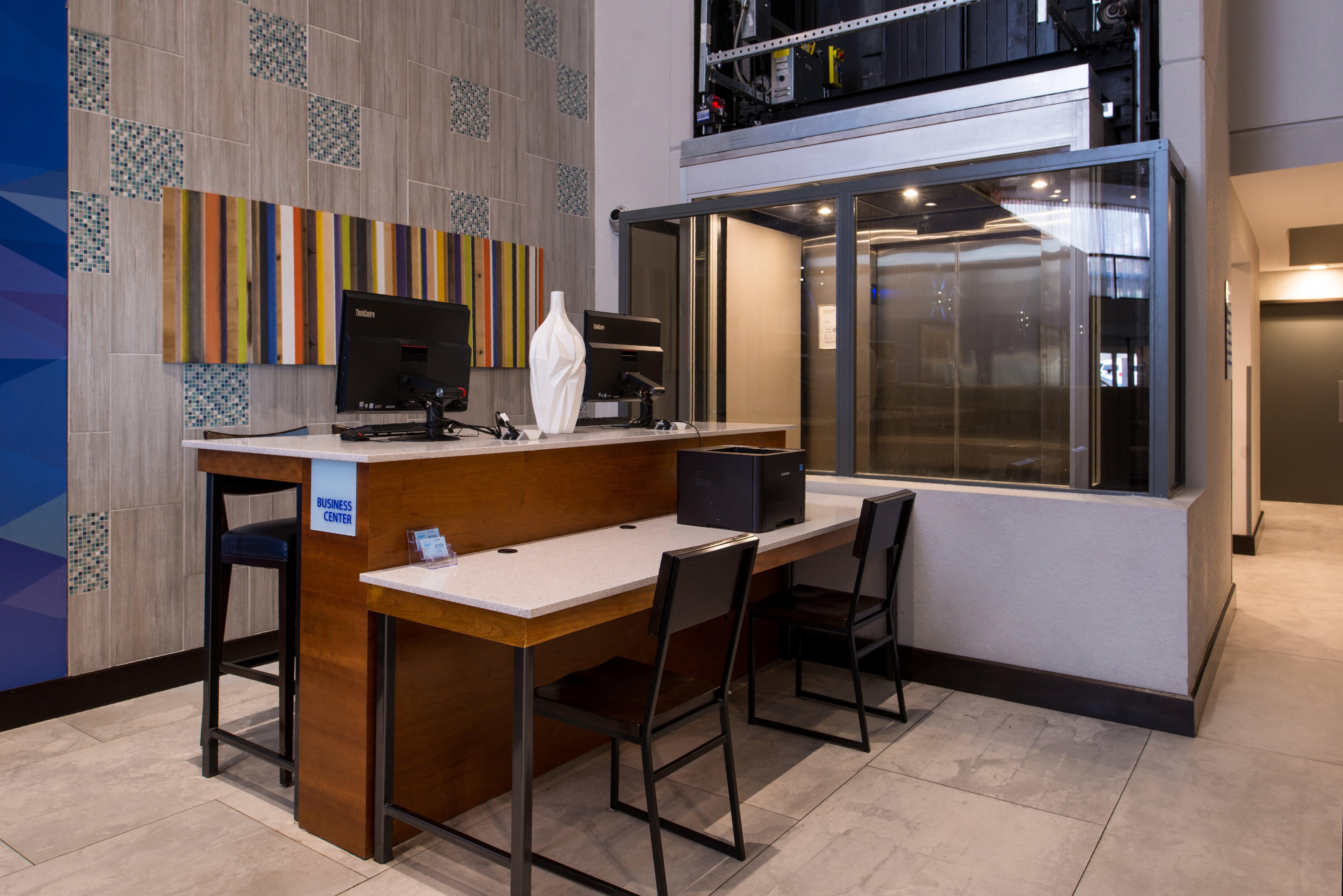 Holiday Inn Express & Suites San Antonio Medical - Six Flags By Ihg Exterior foto