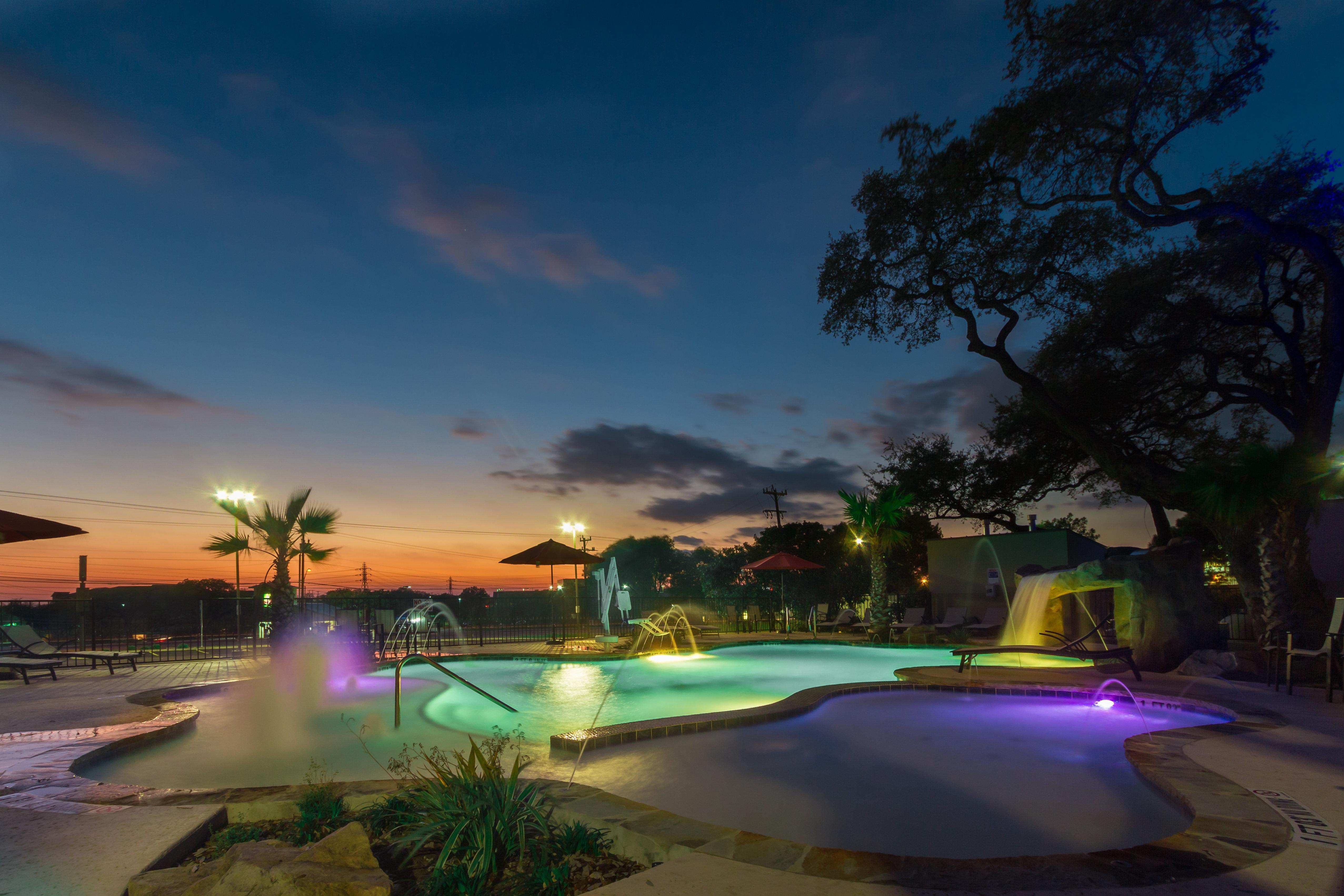 Holiday Inn Express & Suites San Antonio Medical - Six Flags By Ihg Exterior foto