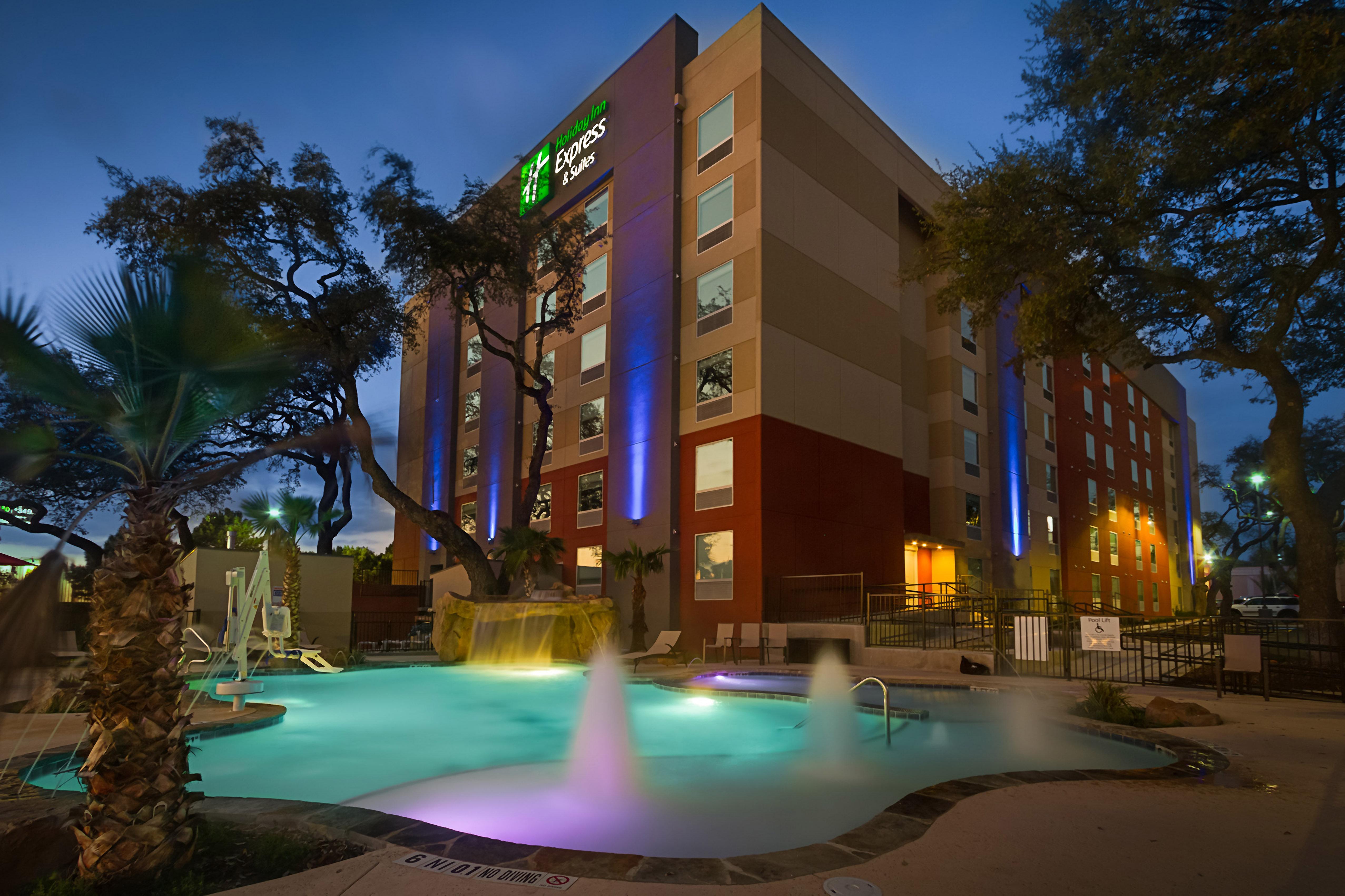 Holiday Inn Express & Suites San Antonio Medical - Six Flags By Ihg Exterior foto