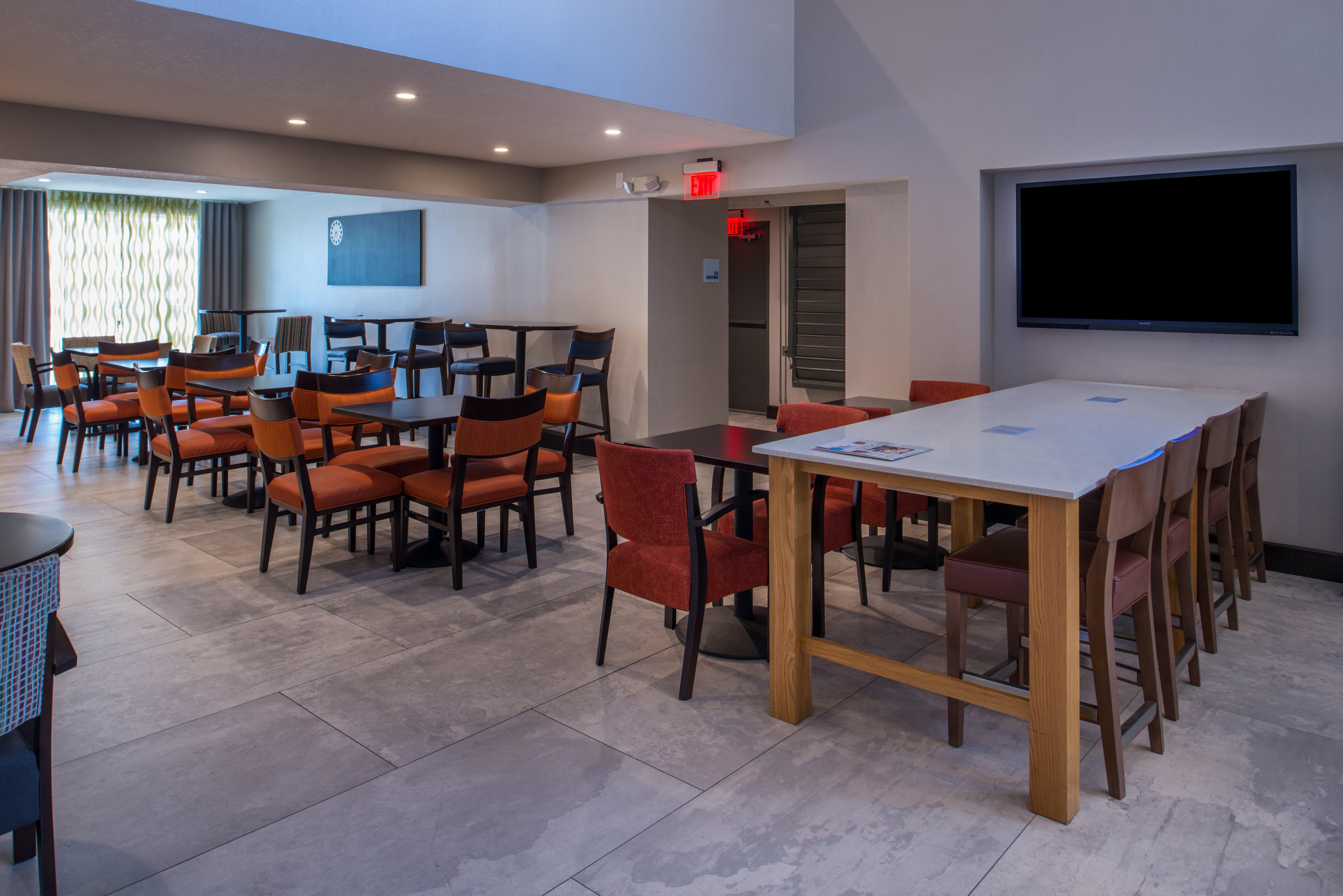 Holiday Inn Express & Suites San Antonio Medical - Six Flags By Ihg Exterior foto
