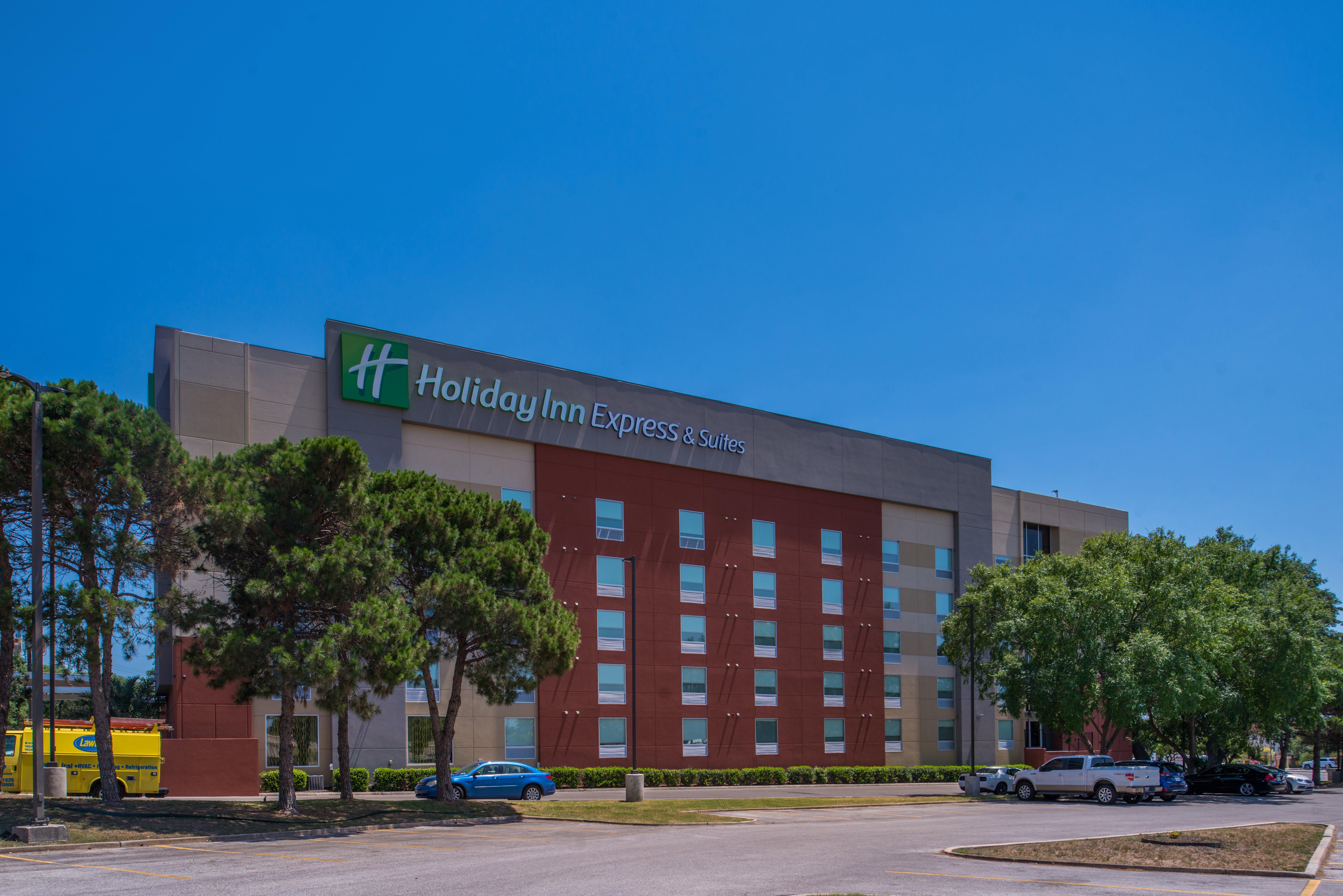 Holiday Inn Express & Suites San Antonio Medical - Six Flags By Ihg Exterior foto